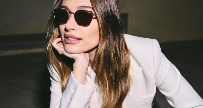 Megérkezett Hailey Bieber és a Vogue Eyewear közös kollekciója