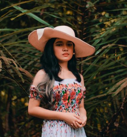 Jól vigyázz, mert van, hogy kígyót melengetsz a kebleden