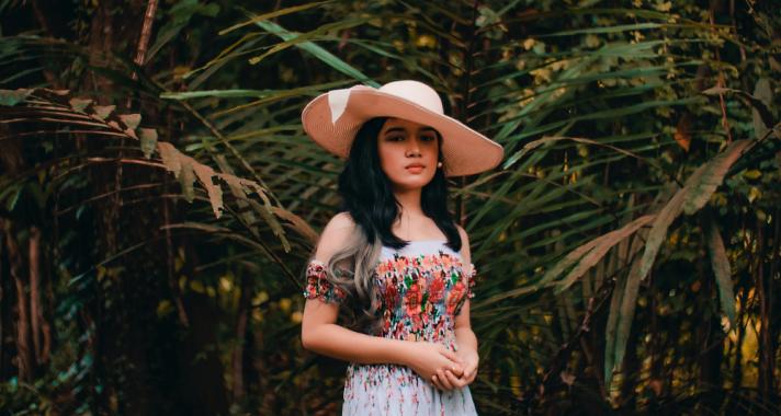 Jól vigyázz, mert van, hogy kígyót melengetsz a kebleden