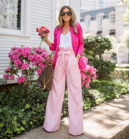 Stílusiskola: így viselj nyáron púderrózsaszínt