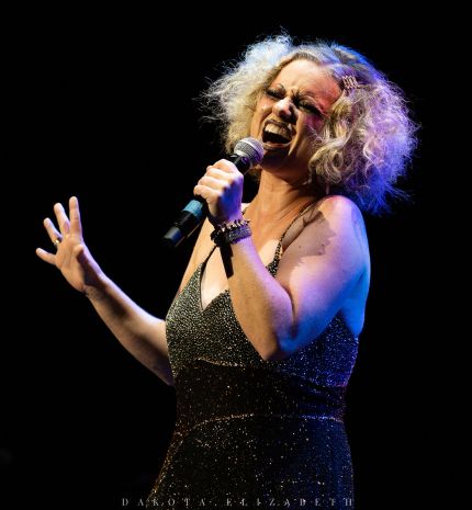 Öltözzenek az 1920-as évek Amerikájába! - Rendhagyó divatkavalkád várható az Arénában