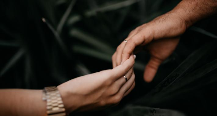 Nincs értelme kapaszkodni. Néha elég csak elfogadni, hogy a időnk lejárt