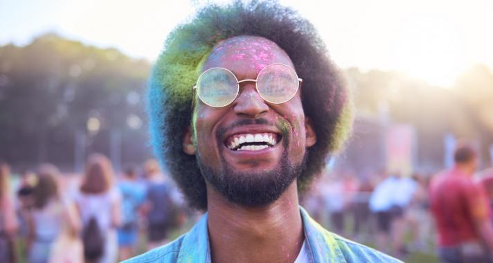 Hogyan kaphatsz trendi, fesztiválos hangulatú megjelenést? Íme, a tanácsaink, hogyan öltözz egy fesztiválra!