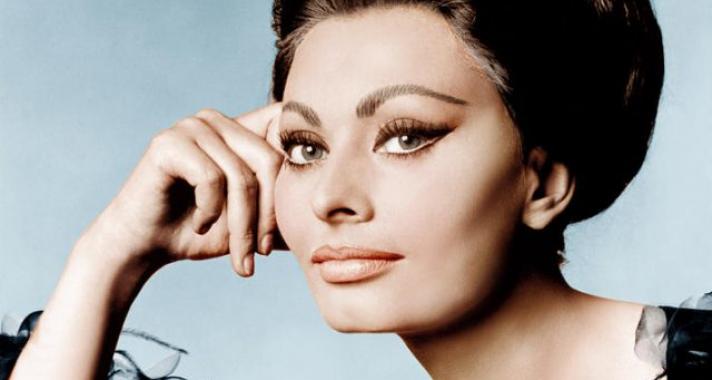 'Semmi sem tesz gyönyörűbbé egy nőt, mint a hite, hogy ő gyönyörű.' - Idézetek nőiségről Sophia Lorentől