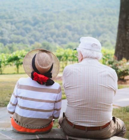 A nagyszülő egy kicsit szülő, egy kicsit tanár és egy kicsit a legjobb barát. - Idézetek a nagyszüleink fontos szerepéről