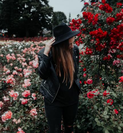 Imádom a feketét!  - Érdekességek, amiket eddig nem tudtál a mindig feketét viselő nőkről