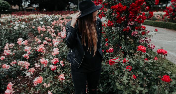 Imádom a feketét!  - Érdekességek, amiket eddig nem tudtál a mindig feketét viselő nőkről