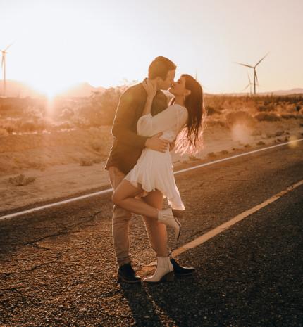 Vajon érdemes-e csókolózni az első randevún?