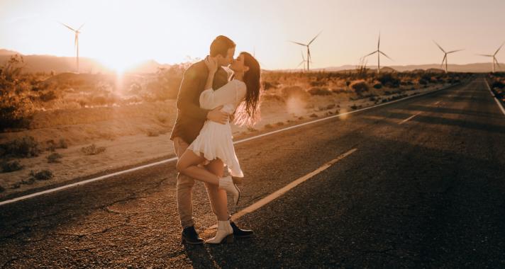 Vajon érdemes-e csókolózni az első randevún?