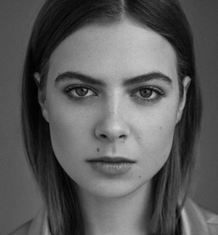 Megszületett a Billie Eilish 2.0 verzió? Avagy mi is áll az egyik tömegbetegség, az ítélkezés mögött?