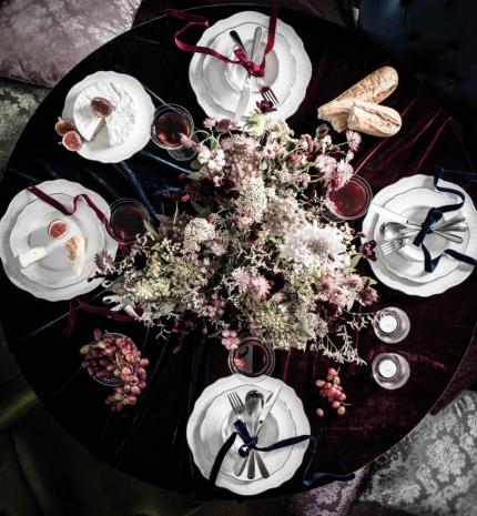 Minimalista skandináv design és örökkön örökké Így dekoráld az esküvői ünnepi asztalt időtálló darabokkal!