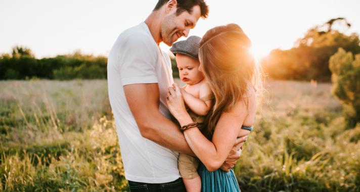 A családi mintázatokról: avagy hogyan választunk magunknak szülőket és hogyan adjuk tovább szülőként az elakadásainkat?