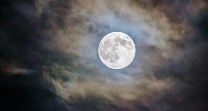 Segítségünkre lesz a Hold, valamint egy nagyon kellemes fényszöge a Jupiterrel