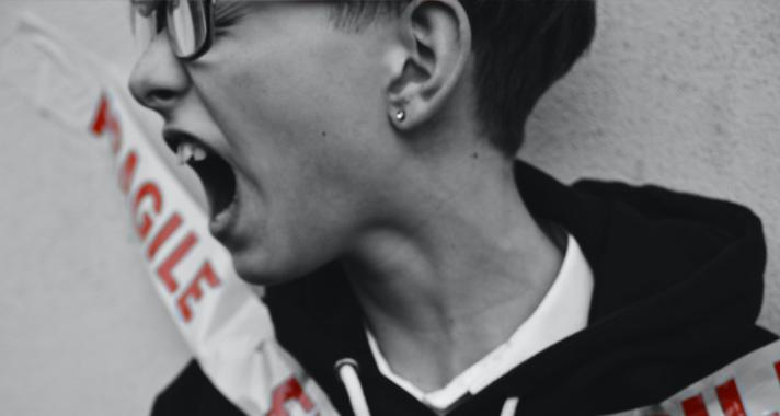 “Hát figyelj, ettől azért vannak keményebb dolgok is az életben” – így okozhat fájó emlékbetöréseket a traumák elbagatellizálása