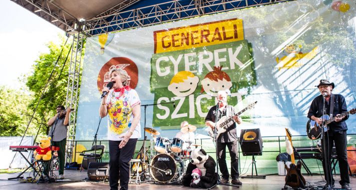 Fészküket kereső tyúkok a Generali Gyerek Szigeten