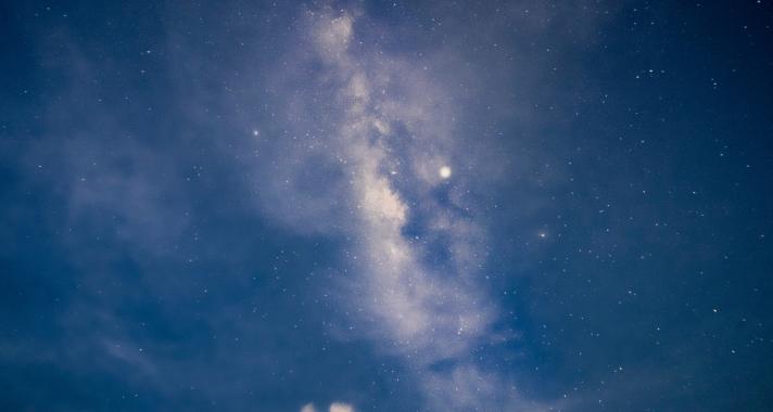 A párkapcsolat, szociális élet és örömök jelölője, a Vénusz jegyet váltott és belépett a Szűz csillagjegybe