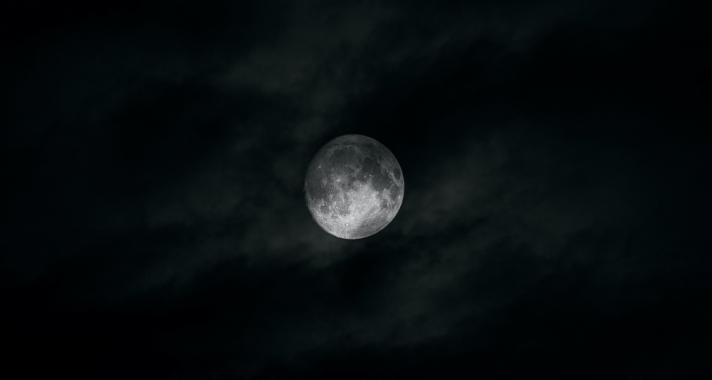 A Hold is a Skorpióba lépett