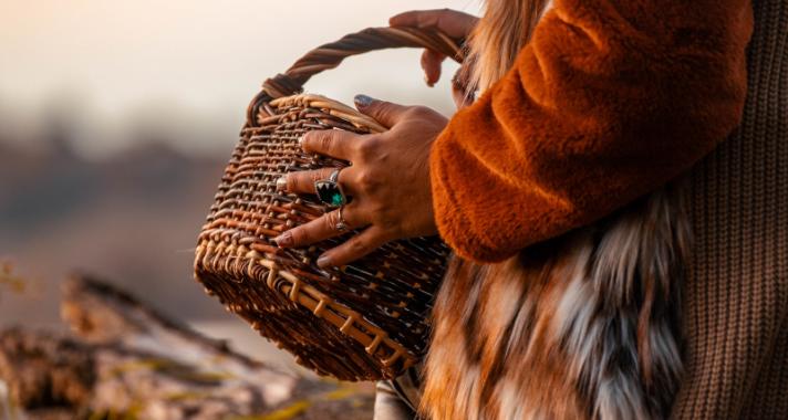 A cselekedeti, gondolati és kommunikációs mintázatunkat is egyre nagyobb hangsúllyal járja át az erre hónapra jellemző lassú életérzés