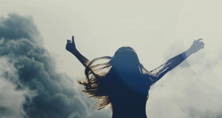 A Hold, mint az érzelmeink és intim kapcsolataink jelölője a Neptunusszal halad együtt a Halakban