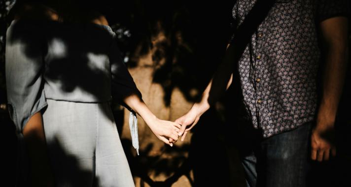 A börtön ablakába soha nem süt be a nap...