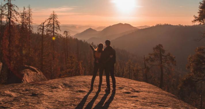 A Vénusz és Uránusz kvadrátjának feloldása könnyebbséget hoz a kapcsolati dinamikákban