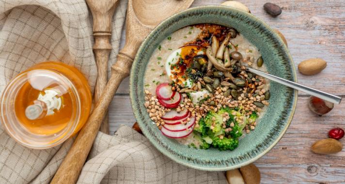 Ilyen egy igazán emésztésbarát reggeli -Sós zabkása recept Szabó Adrienntől