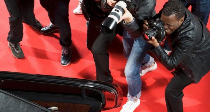 Jaden Smith a Grammy vörös szőnyegén ABODI Transylvania Vámpír Kastély fejdíszét viselte