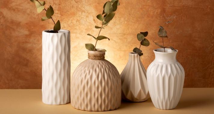 Üveg, kerámia vagy fém? Így válasszuk ki a megfelelő vázát!