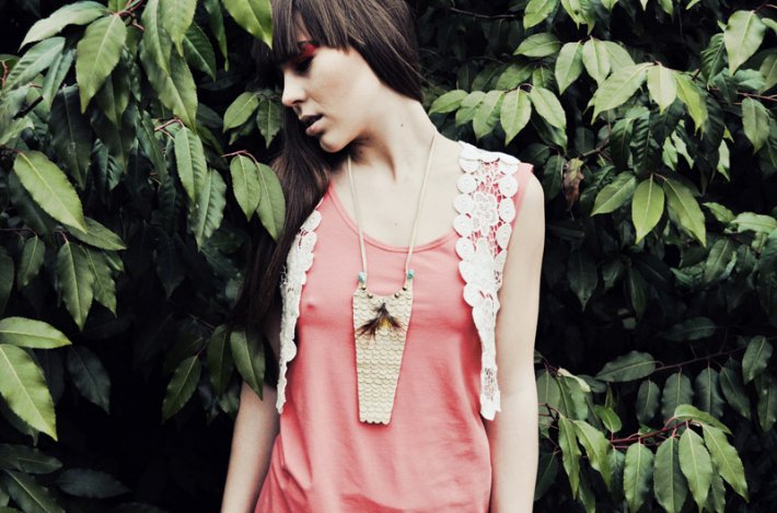 Pávatolltól pántlikáig - Ékszerek Mészáros Orsolya csodavilágából