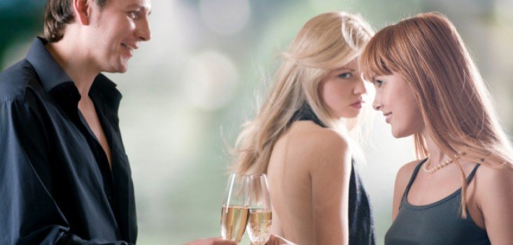 Amikor megjelenik a harmadik