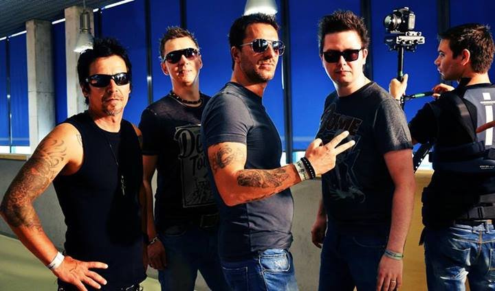 Sztárok köszöntik a Machine Mouse dobosát!