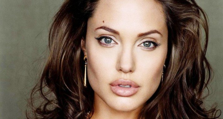 Isten éltessen Angelina Jolie!