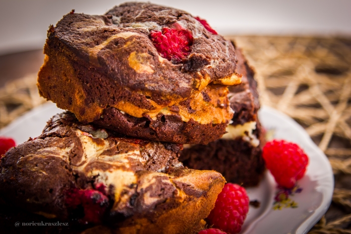 Szülinapi málnás-mascarponés brownie