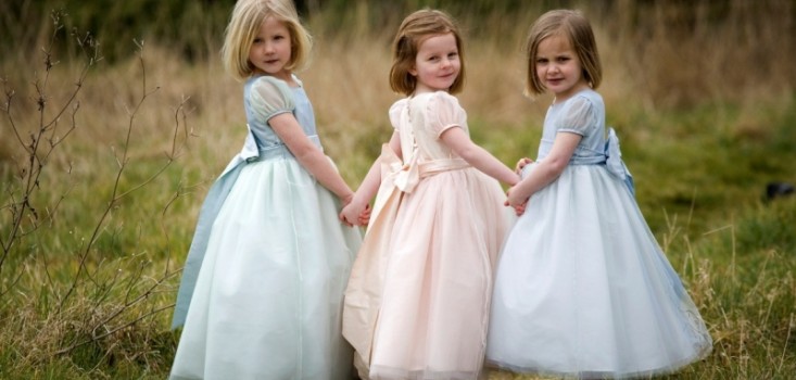 Mini koszorúslányruhák és kisfiú öltönyök