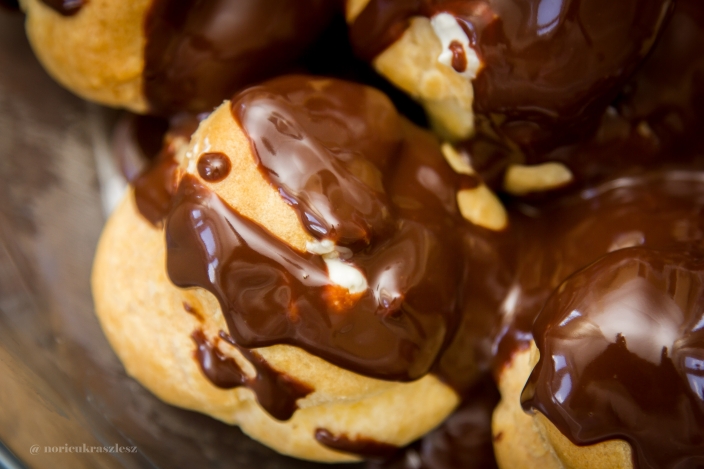 Csokis-vaníliás profiterol
