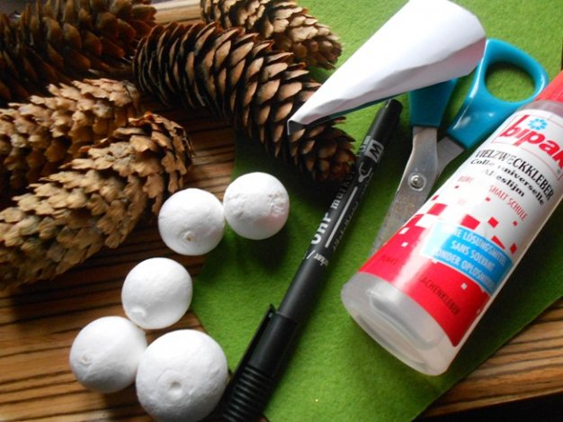 Karácsonyi tobozmanók