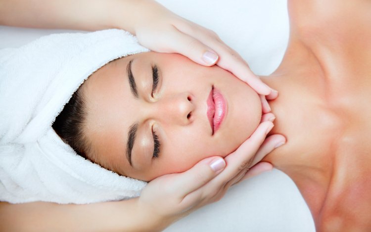 7 tipp, amivel megelőzheted a bőröd elszíneződését