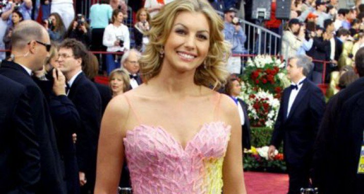 2015 legborzasztóbb vörös szőnyeges ruhái