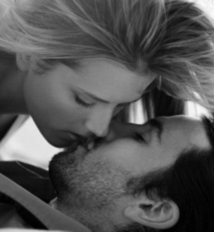 Ha a nő kezdeményez, akkor a férfi csupán megadja magát?