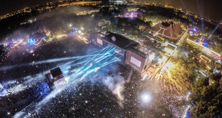 Lassan betelik a Sziget