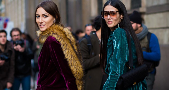 Stílusiskola: Így viseld a téli szezon legmenőbb anyagát, a bársonyt