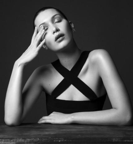 Néha furán érzem magam még mindig, ha szelfizgetek - Bella Hadid stílusalbum