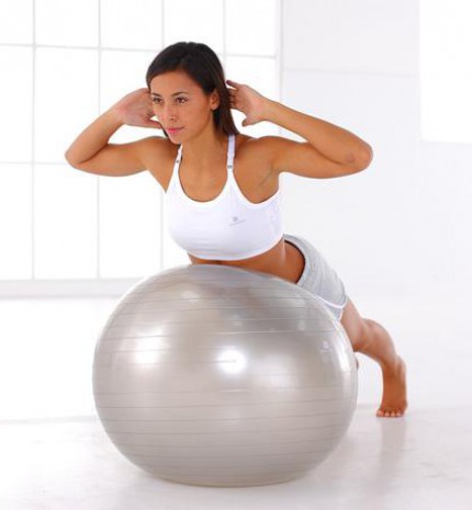 Hozd magad formába fitnesz labdával