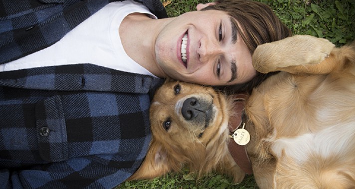 Szívmelengető film az ember legjobb barátjáról: Egy kutya négy élete