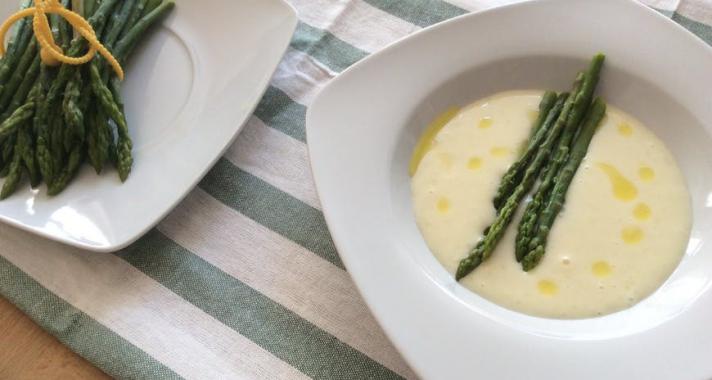 Spárga krémleves cékla chips-szel