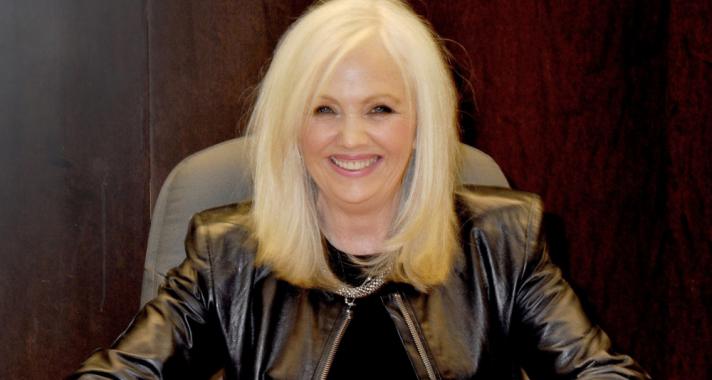 „Mindenki a saját boldogságáért felelős.” – Rhonda Byrne életbölcsességei