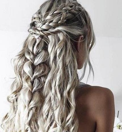 Top10: így variáld a göndör hajad