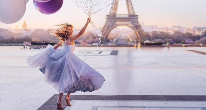 10 varázslatos fotó meseszép ruhákról, amelyek tökéletesen illenek a környezetükhöz