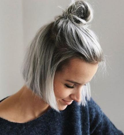 Trend tipp: ezüstös, jeges szőke hajszín idén őszre