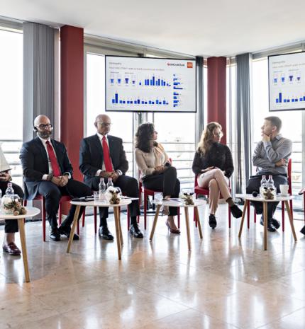 Korszakalkotók – új programot és közösségi oldalt indít az UniCredit